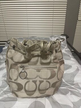 Coach Signature Drawstring Shoulder Bag in Cream/Tan
